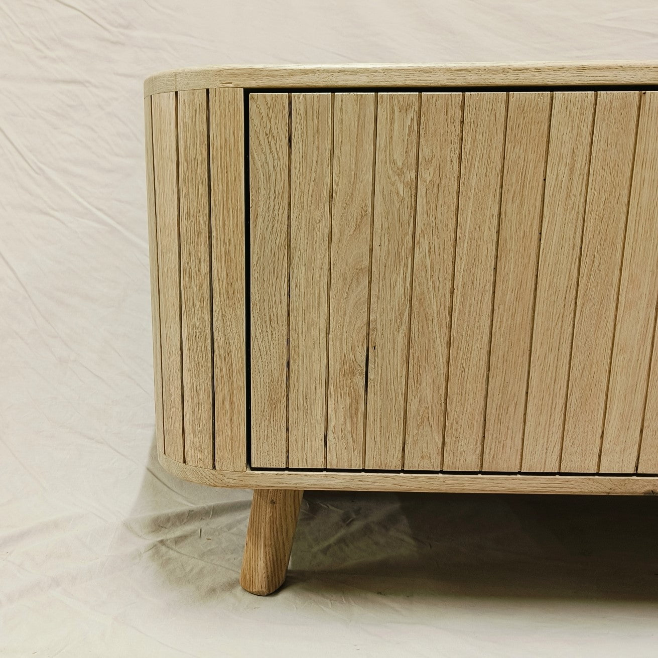 Eiken TV meubel met verticale stroken