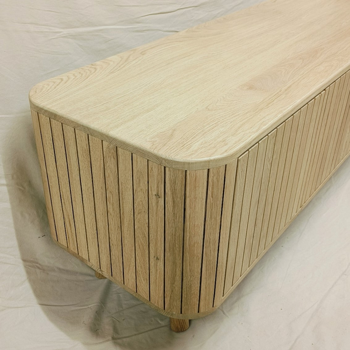 Eiken TV meubel met verticale stroken