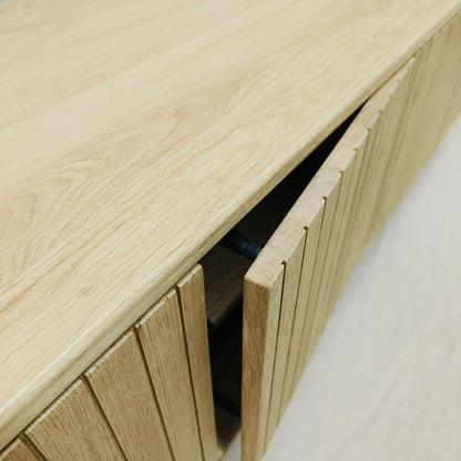 Eiken TV meubel met verticale stroken