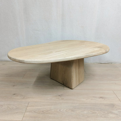 Organische eiken salontafel met kolompoot