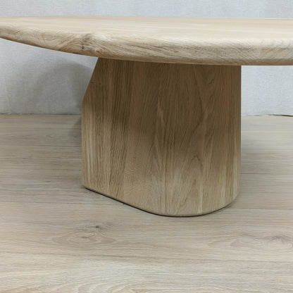 Organische eiken salontafel met kolompoot
