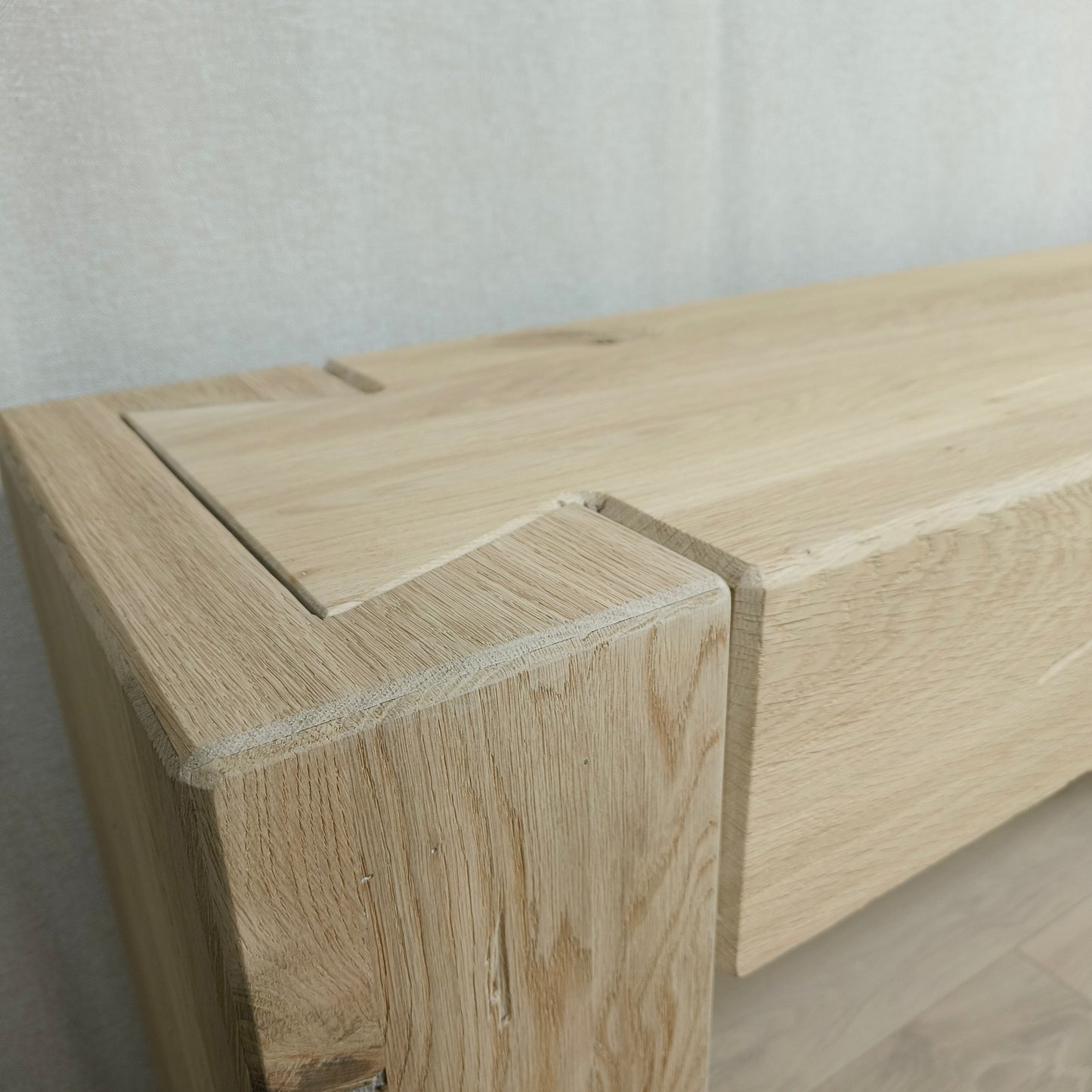 Rustieke BEAM sidetable van geborsteld eikenhout