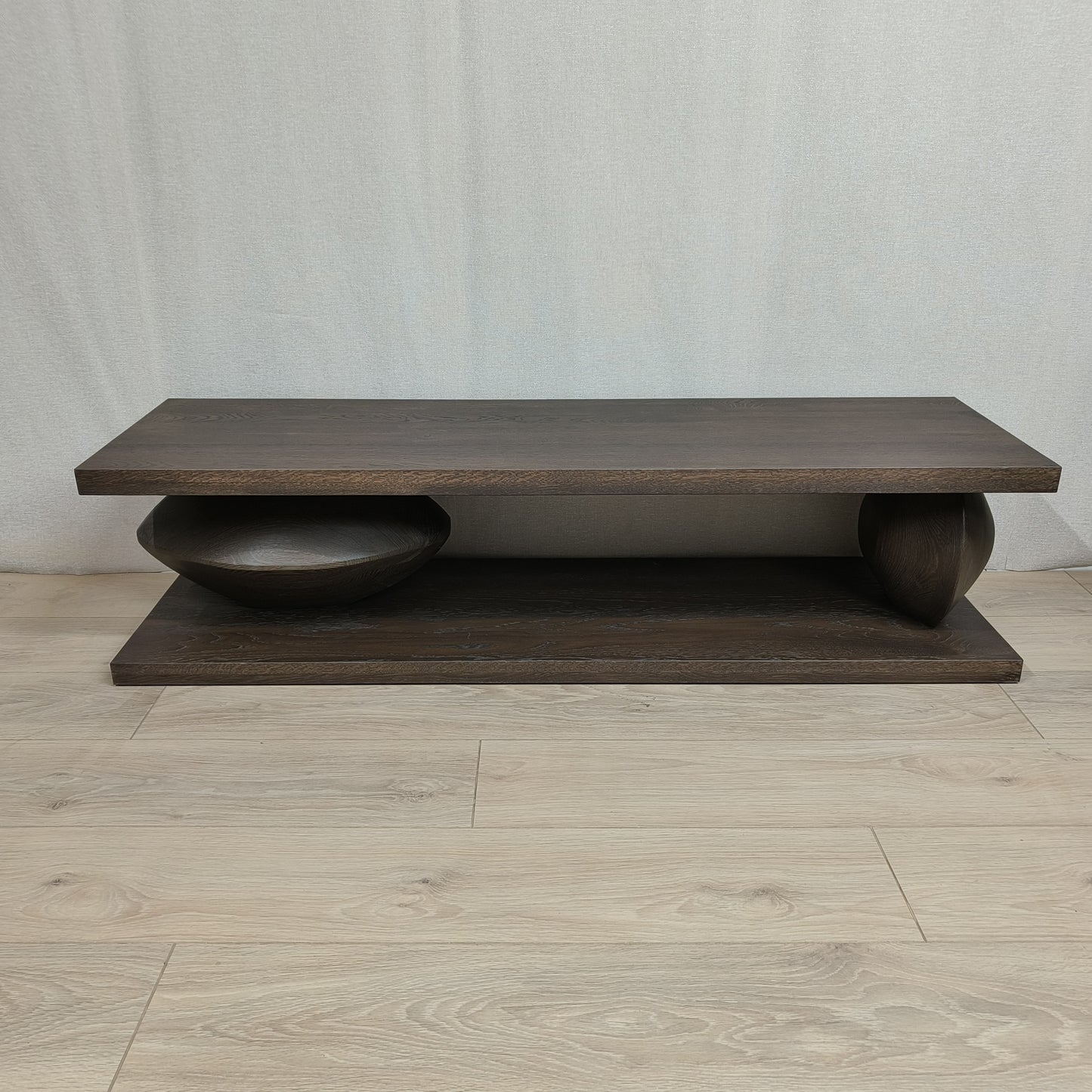 Sculpture TV meubel – massief eikenhout