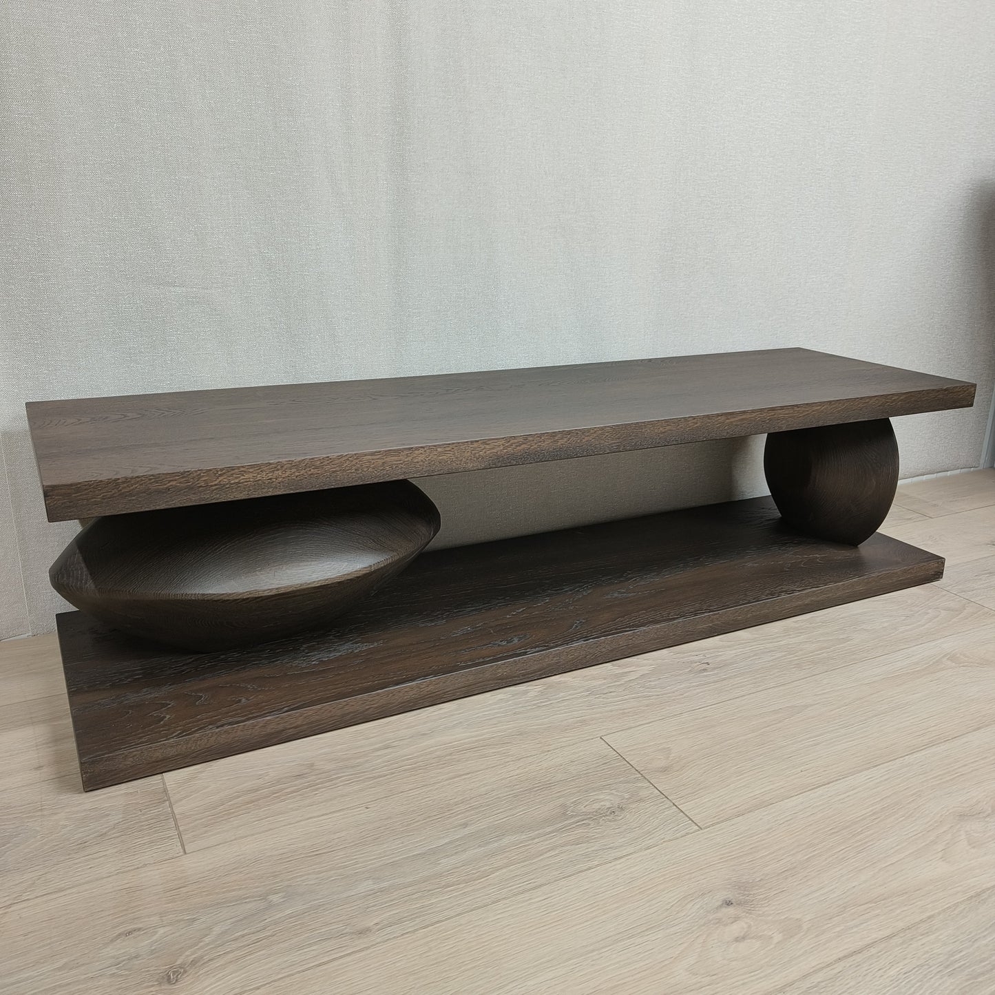 Sculpture TV meubel – massief eikenhout
