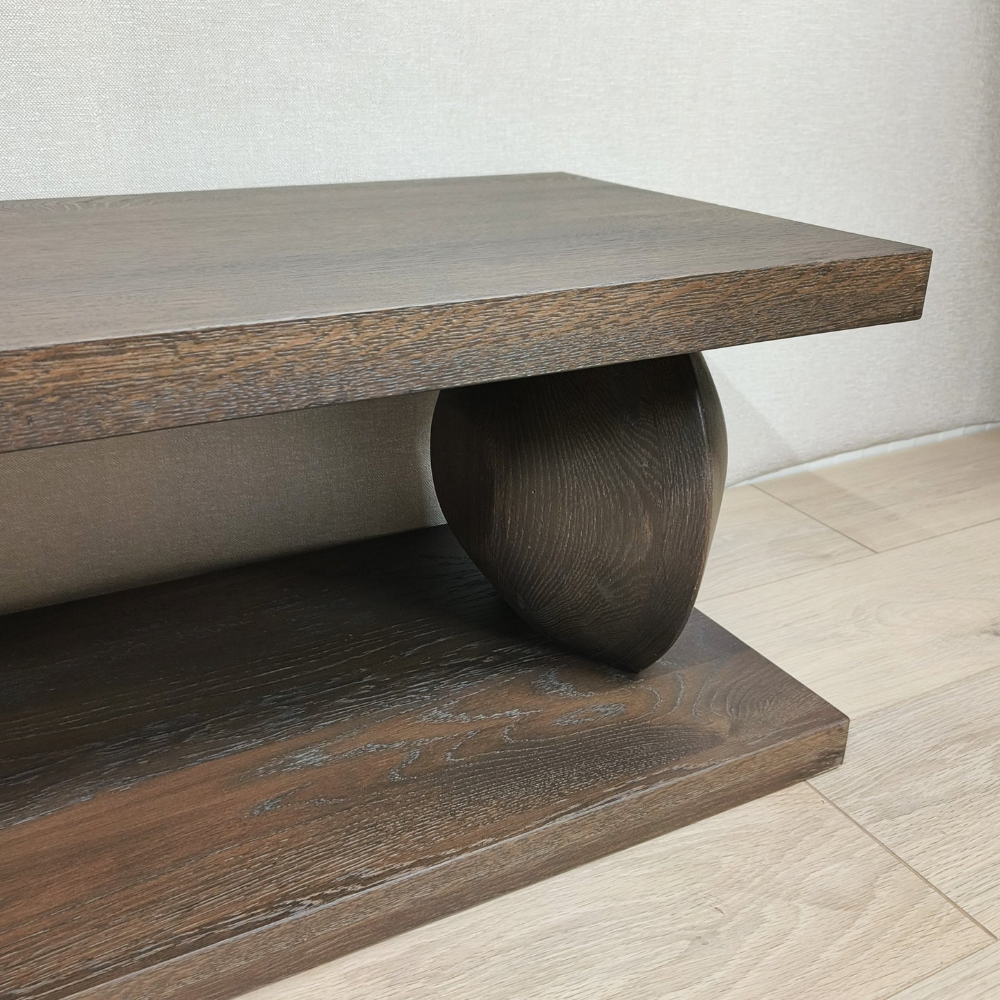 Sculpture TV meubel met opbergkast – massief eikenhout