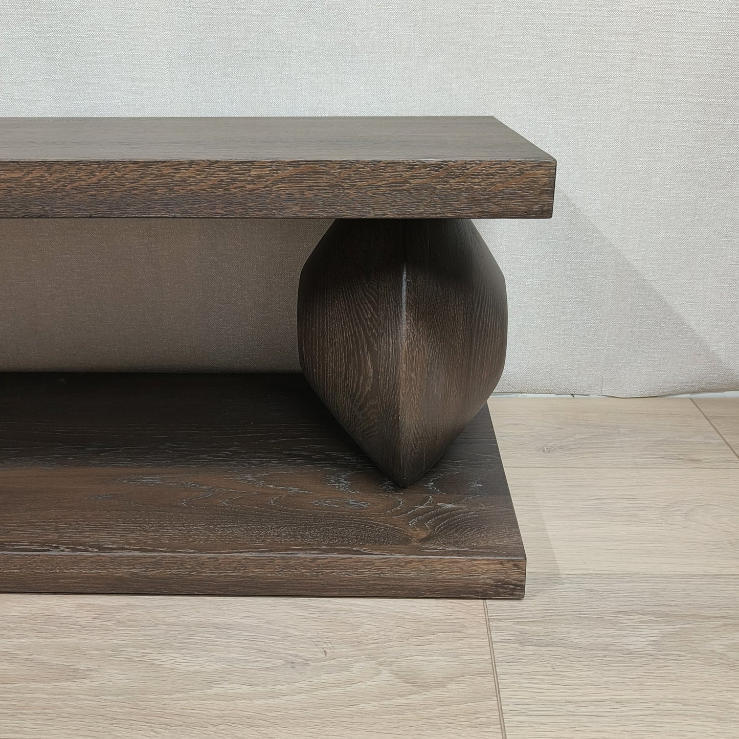 Sculpture TV meubel – massief eikenhout