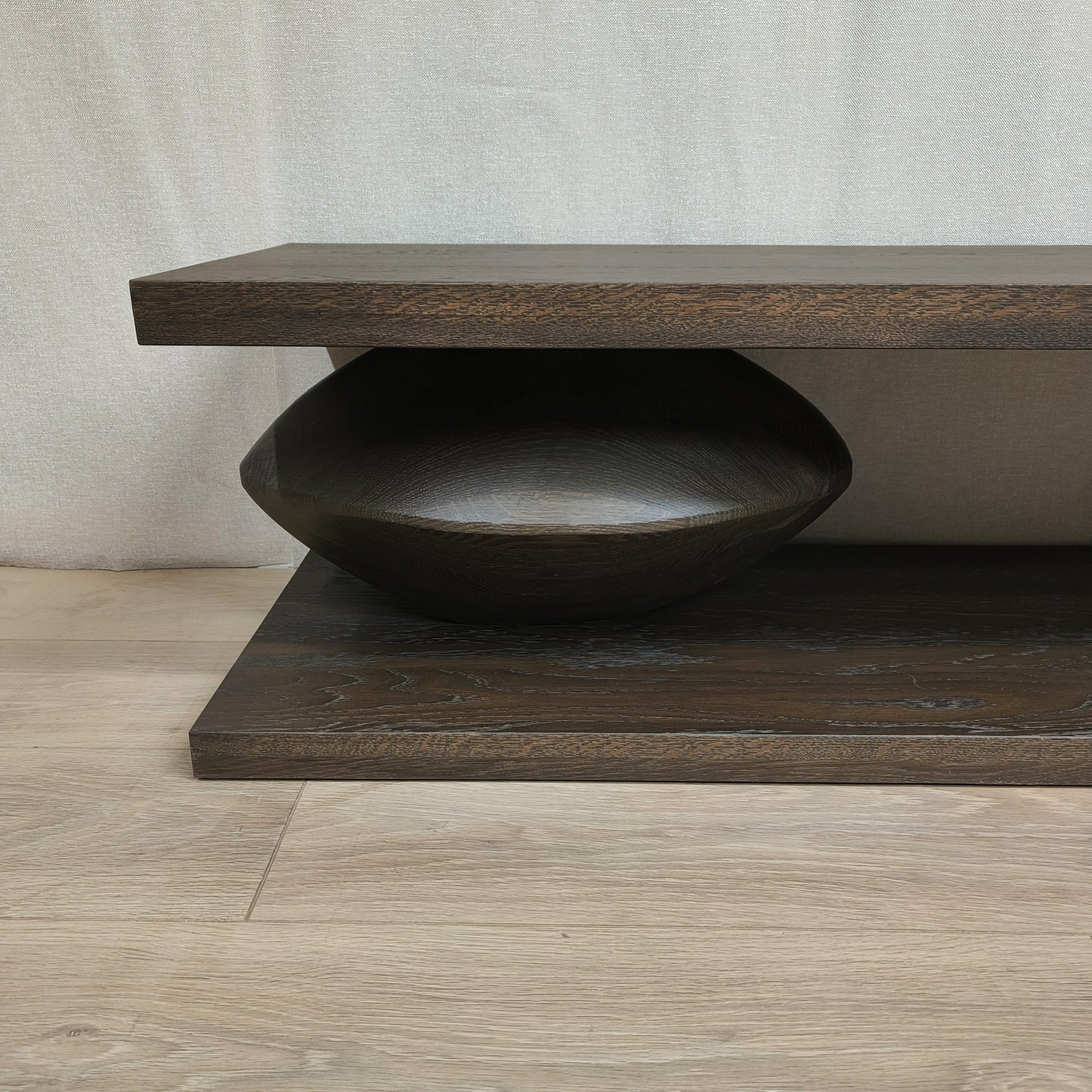 Sculpture TV meubel – massief eikenhout
