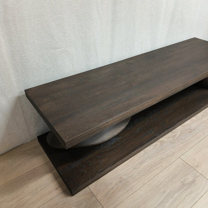 Sculpture TV meubel – massief eikenhout