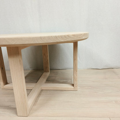 Ronde eiken salontafel | met houten onderstel | CORE collectie