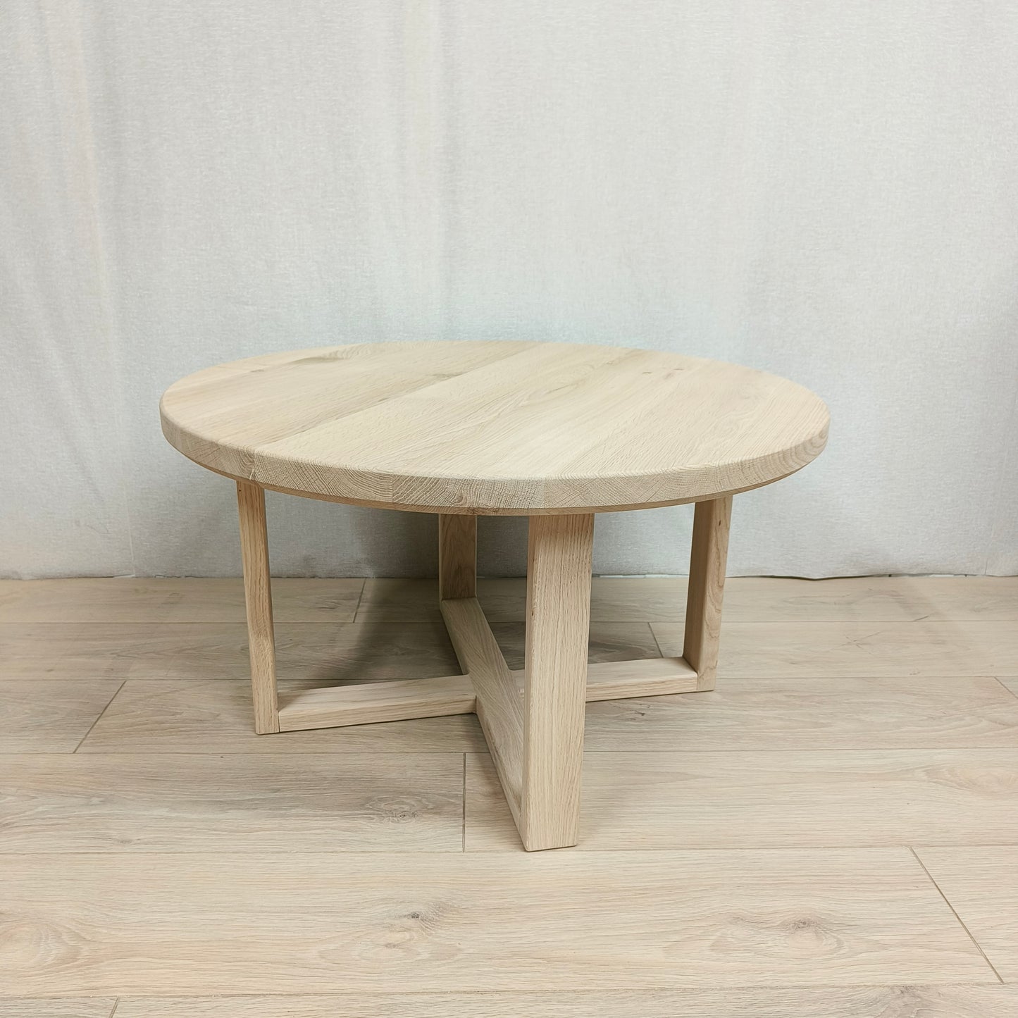 Ronde eiken salontafel | met houten onderstel | CORE collectie