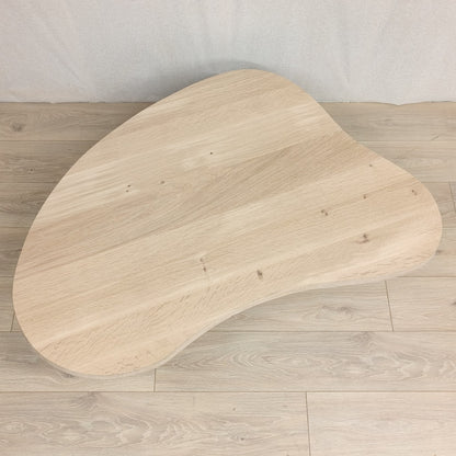 Organische salontafel met 3 bolpoten